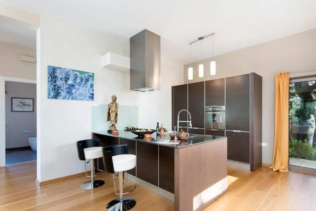 Sunny Summer House 4* Ровинь